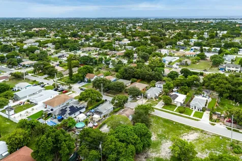 114 NW 10th Avenue Delray Beach FL 33444