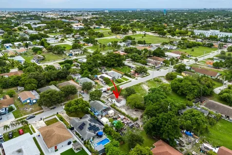 114 NW 10th Avenue Delray Beach FL 33444
