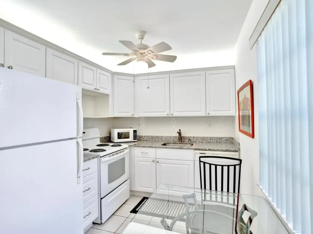 298 Burgundy G Delray Beach FL 33484