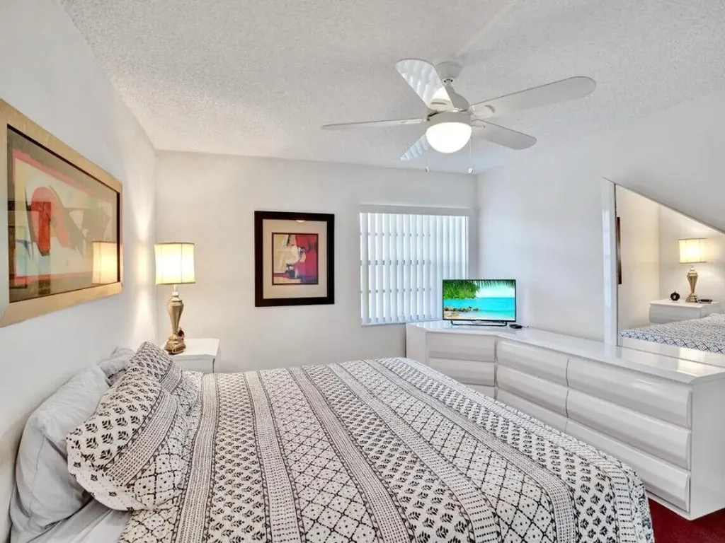 298 Burgundy G Delray Beach FL 33484
