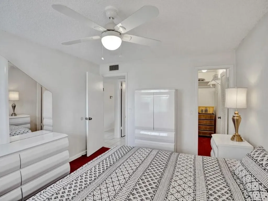 298 Burgundy G Delray Beach FL 33484