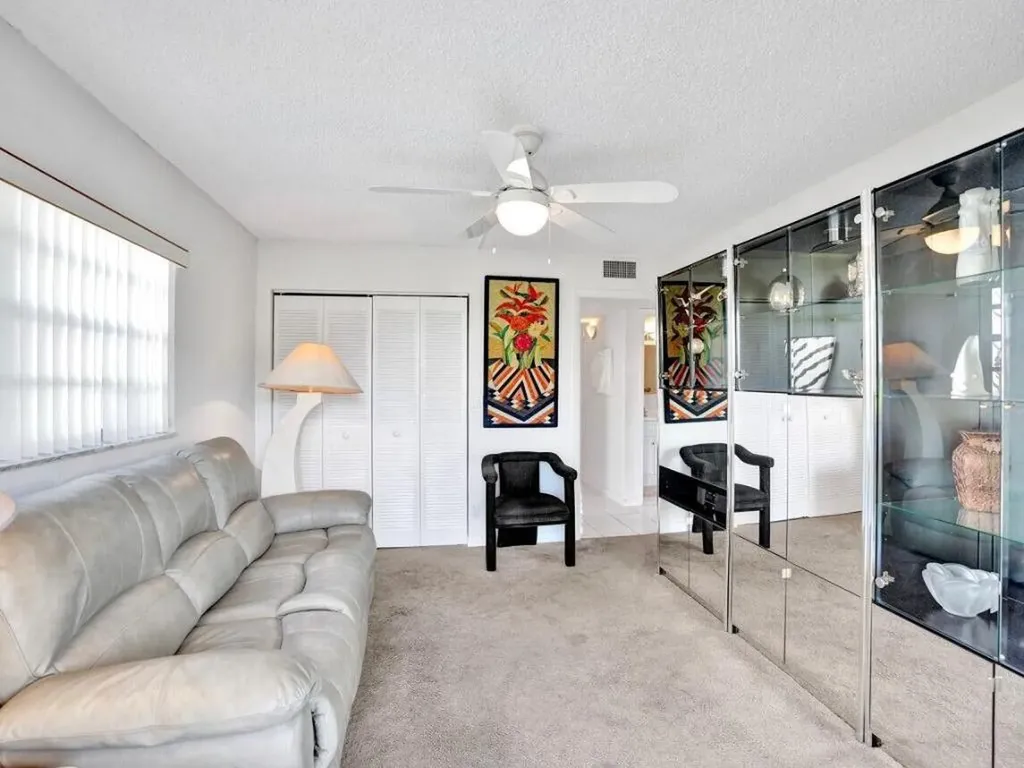 298 Burgundy G Delray Beach FL 33484