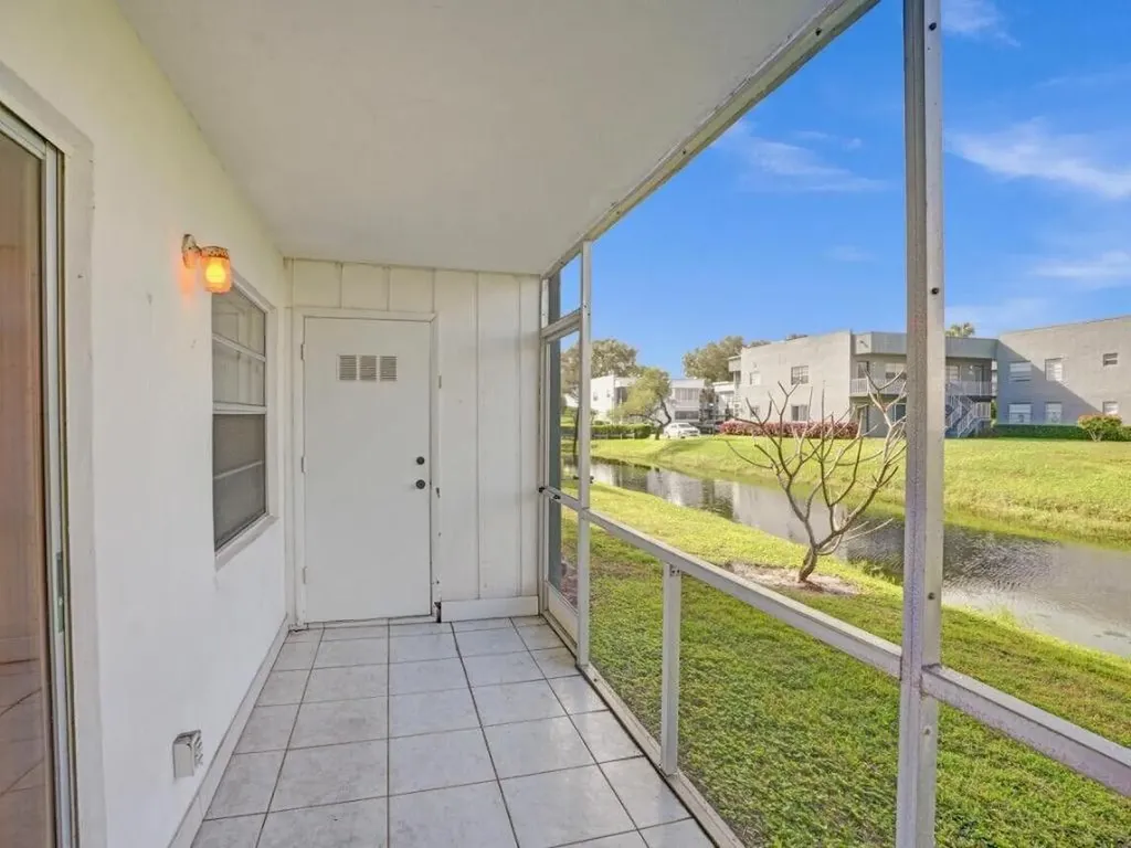 298 Burgundy G Delray Beach FL 33484