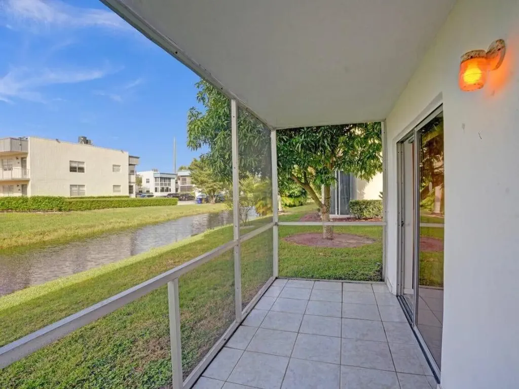 298 Burgundy G Delray Beach FL 33484