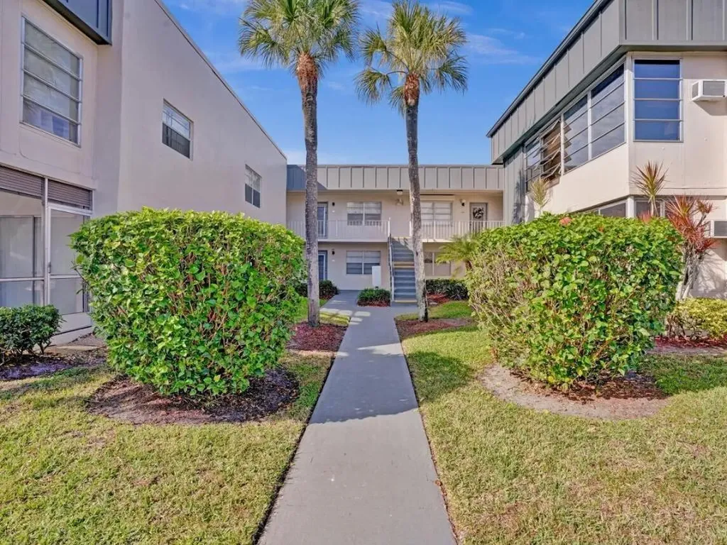 298 Burgundy G Delray Beach FL 33484