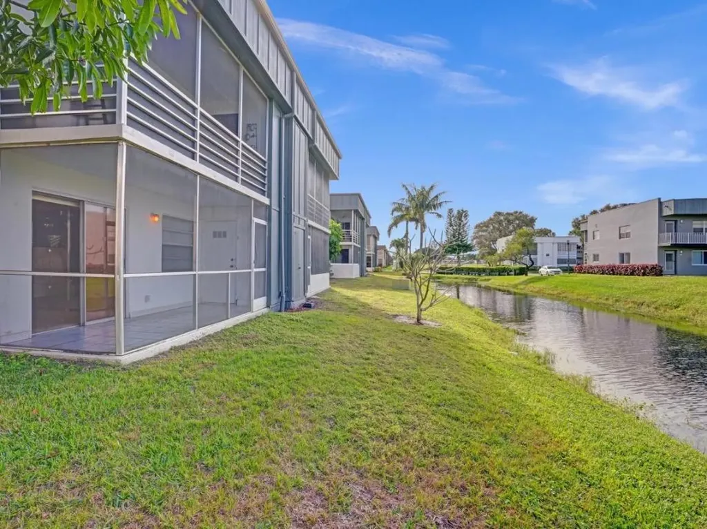 298 Burgundy G Delray Beach FL 33484