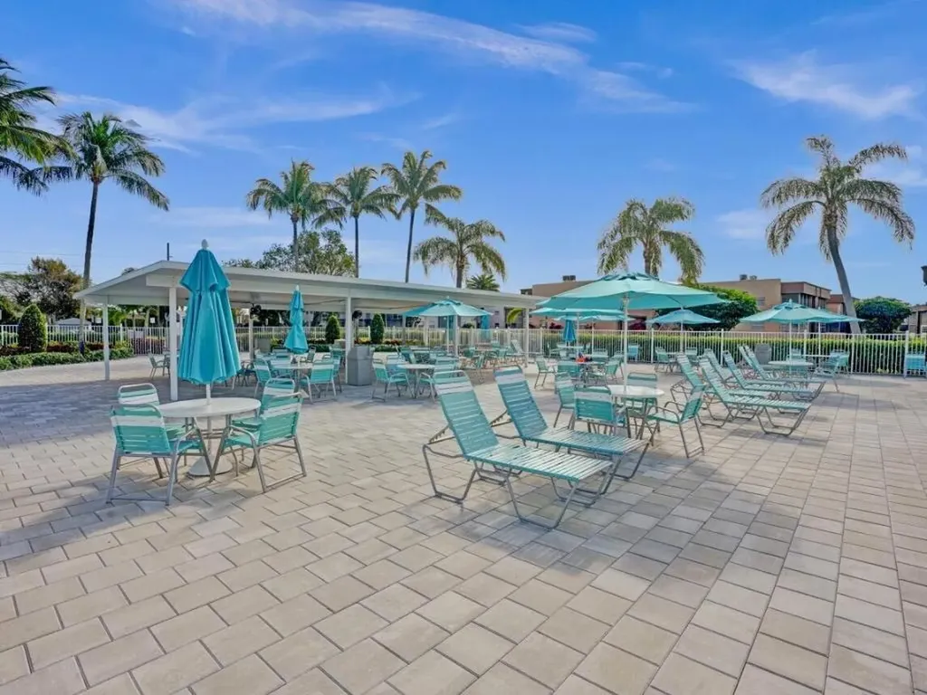 298 Burgundy G Delray Beach FL 33484