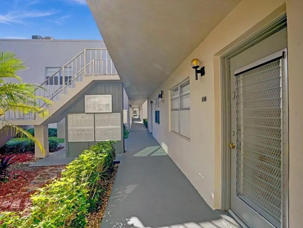298 Burgundy G Delray Beach FL 33484