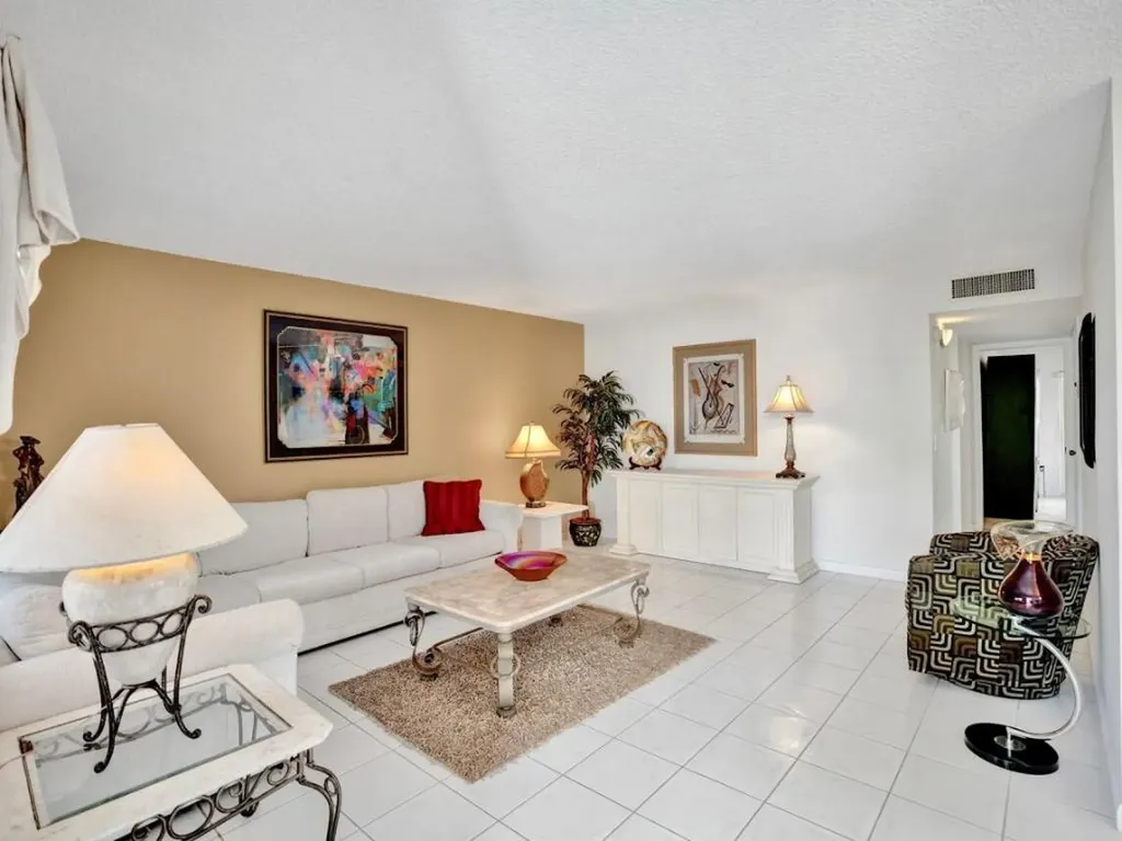 298 Burgundy G Delray Beach FL 33484