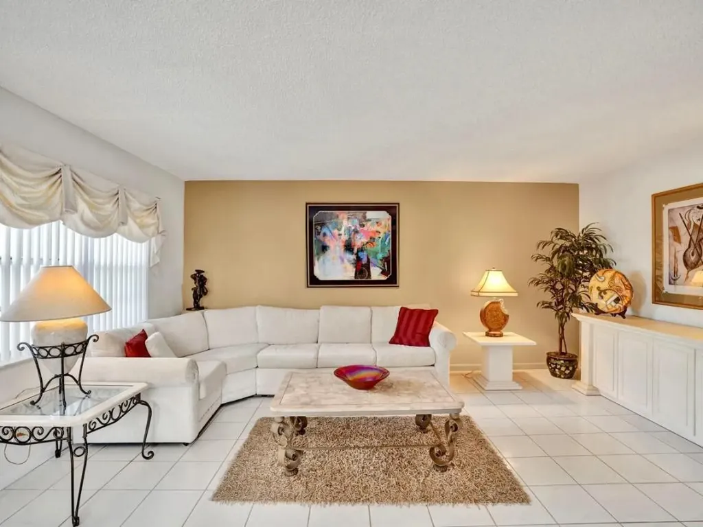 298 Burgundy G Delray Beach FL 33484