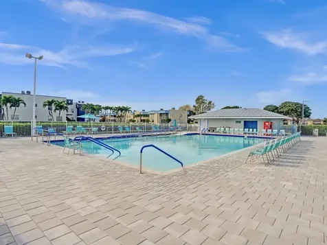 298 Burgundy G Delray Beach FL 33484