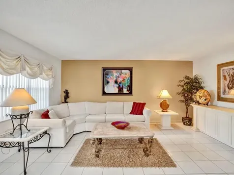 298 Burgundy G Delray Beach FL 33484