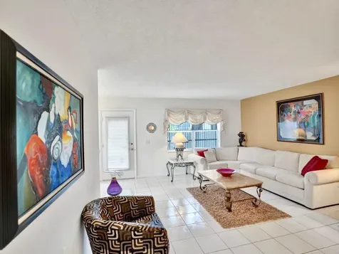 298 Burgundy G Delray Beach FL 33484