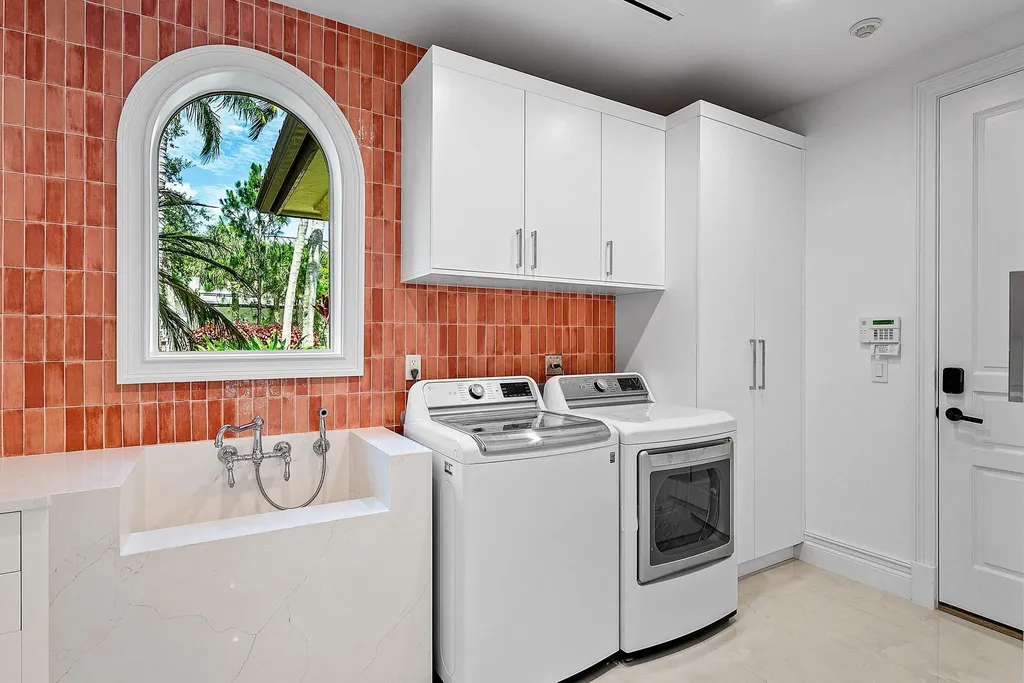 2002 NW 4th Avenue Delray Beach FL 33444