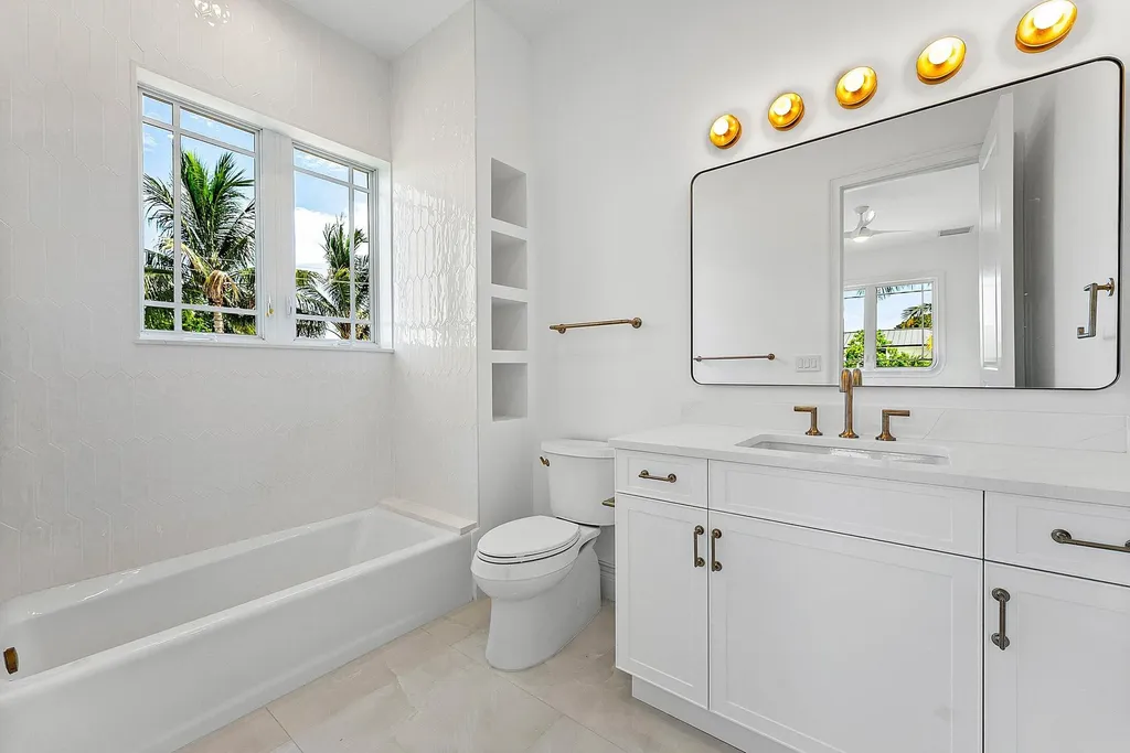 2002 NW 4th Avenue Delray Beach FL 33444
