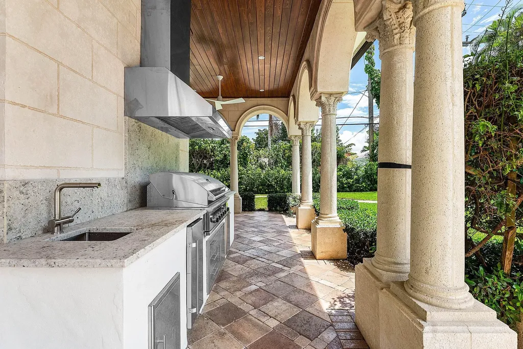 2002 NW 4th Avenue Delray Beach FL 33444