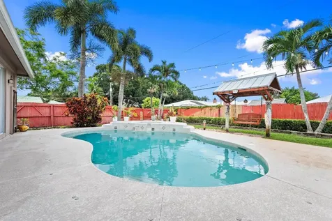 762 SE Elwood Avenue Port St Lucie FL 34983