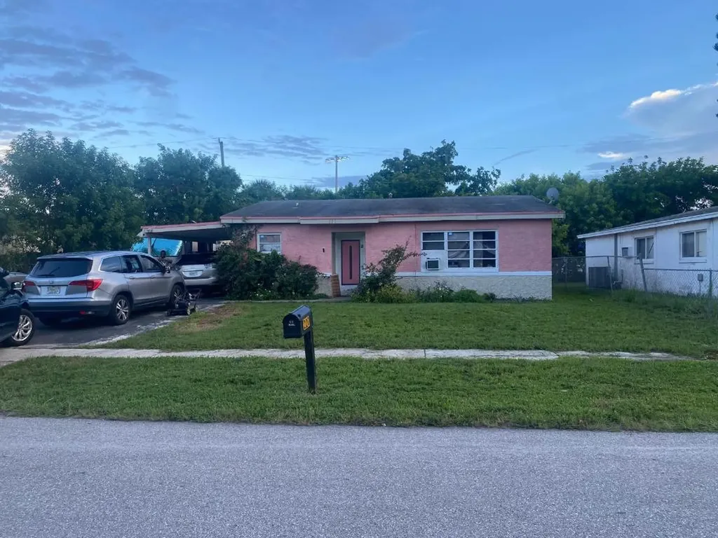 220 NW 20th Court Boynton Beach FL 33435
