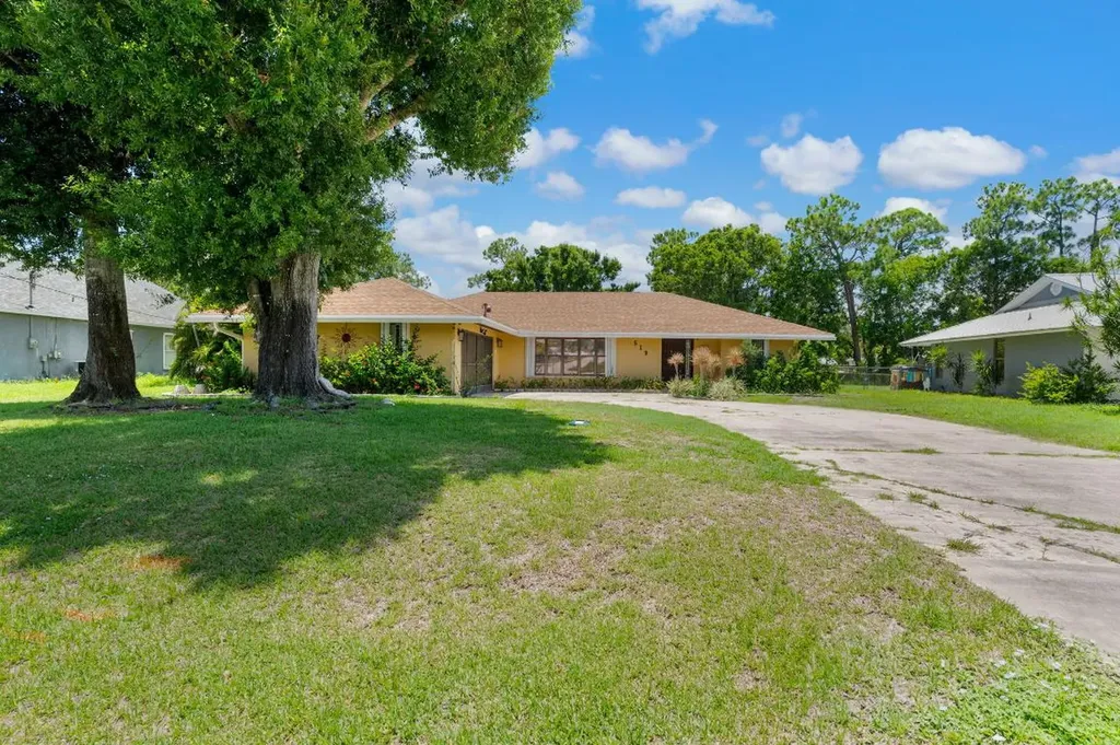 519 SE Calmoso Drive Port St Lucie FL 34983