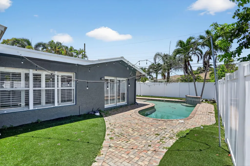 1960 NE 31st Street Lighthouse Point FL 33064