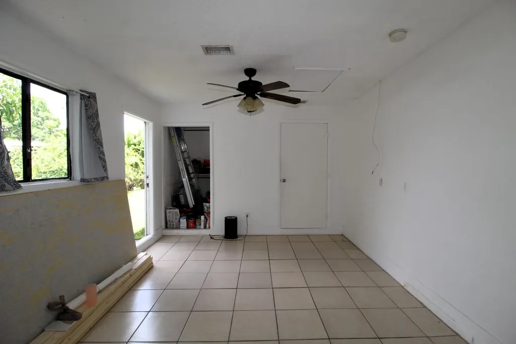 2022 SE West Dunbrooke Circle SE Port St Lucie FL 34952