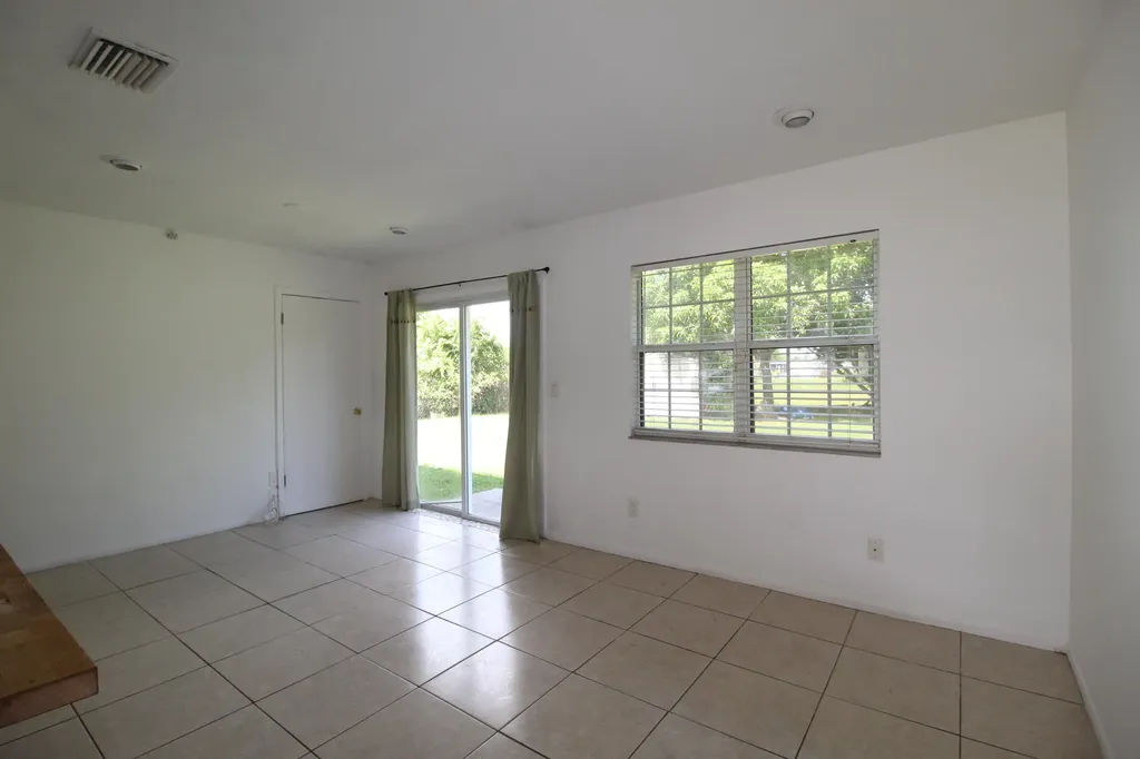 2022 SE West Dunbrooke Circle SE Port St Lucie FL 34952