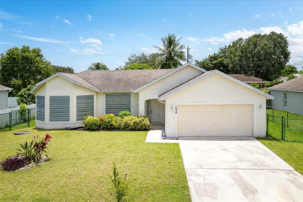 1058 SW Locke Avenue Port St Lucie FL 34953