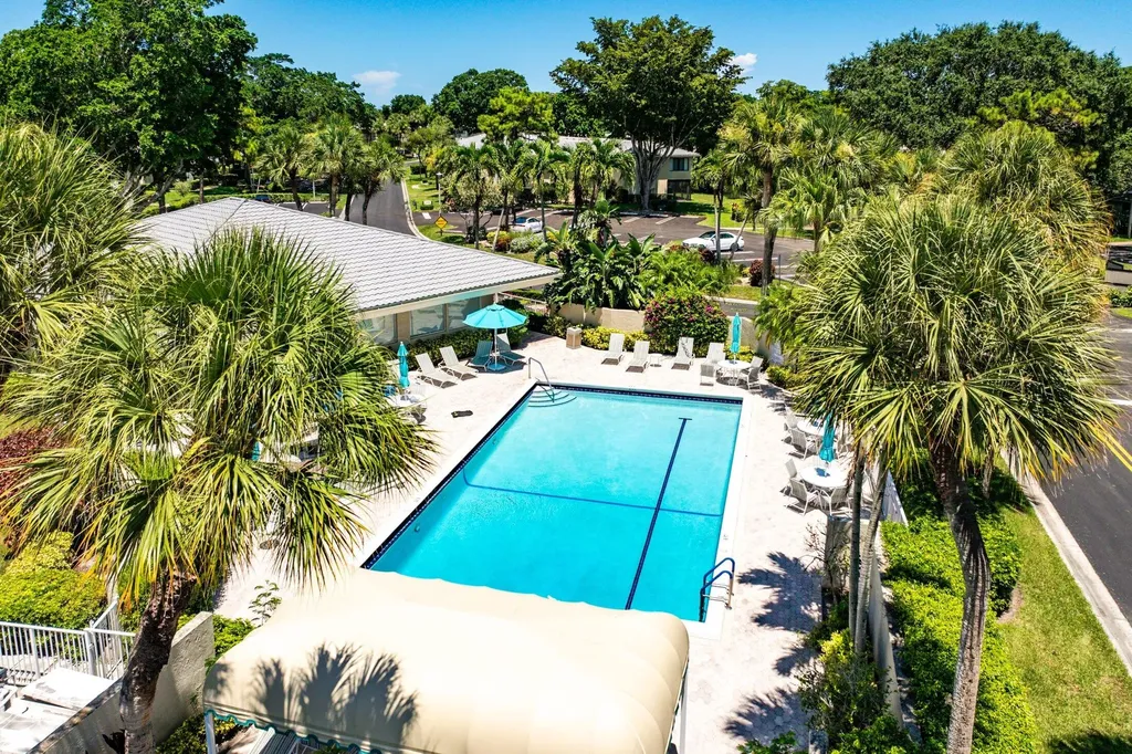 18 Westgate Lane Boynton Beach FL 33436