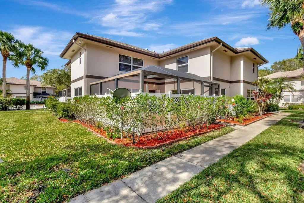 18 Amherst Court Royal Palm Beach FL 33411