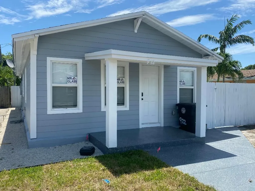 922 N J Street Lake Worth Beach FL 33460