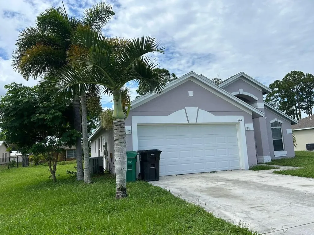 674 SE Thornhill Drive Port St Lucie FL 34983