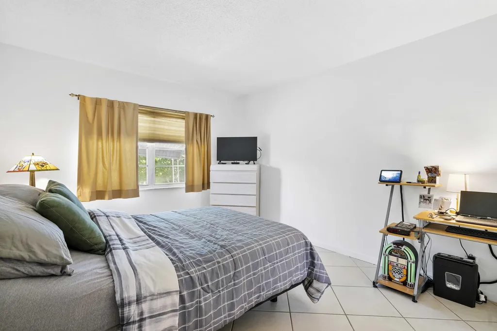1115 Lake Terrace Boynton Beach FL 33426