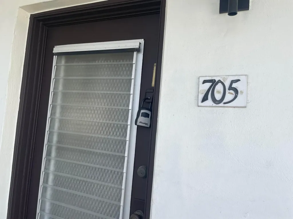 705 Normandy O Delray Beach FL 33484