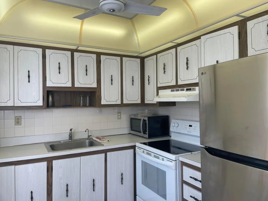 705 Normandy O Delray Beach FL 33484