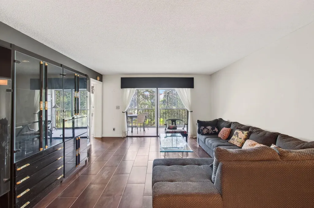 7290 Kinghurst Drive Delray Beach FL 33446