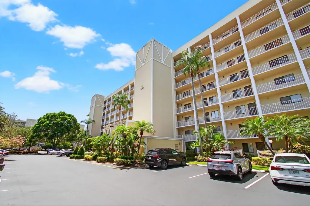 7290 Kinghurst Drive Delray Beach FL 33446