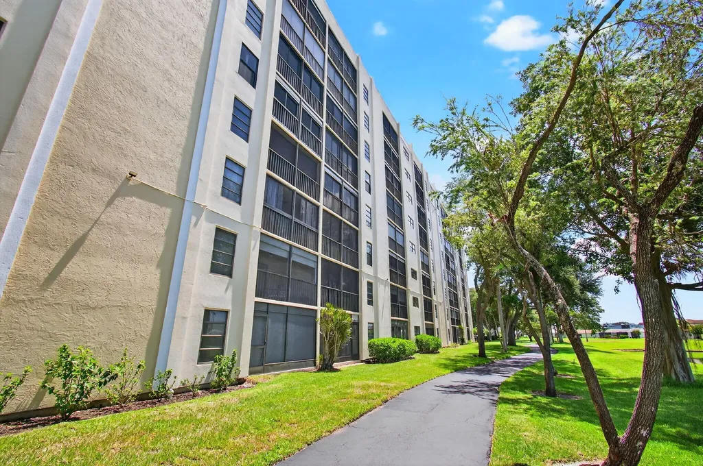 7290 Kinghurst Drive Delray Beach FL 33446