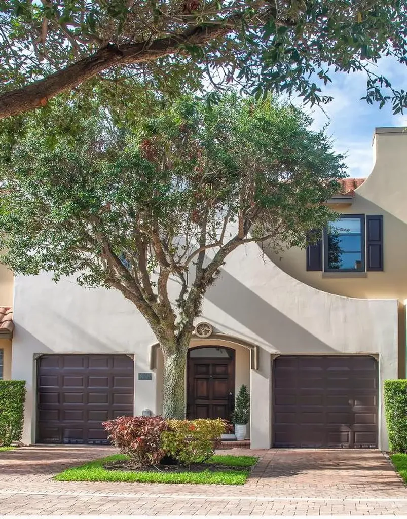 620 Via Villagio Hypoluxo FL 33462