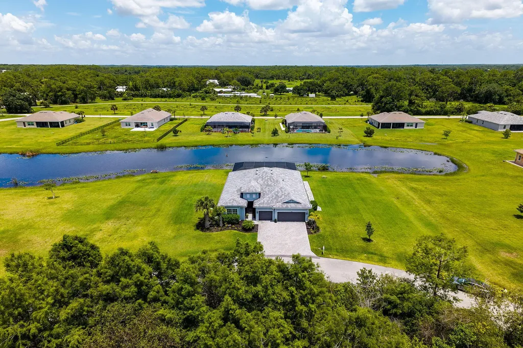 17190 Serengeti Circle Alva FL 33920