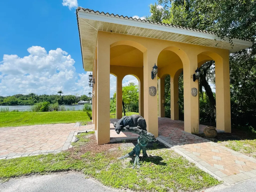 17190 Serengeti Circle Alva FL 33920