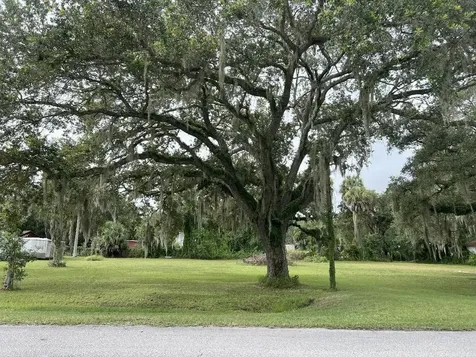 2070 SW 8th Street Okeechobee FL 34974
