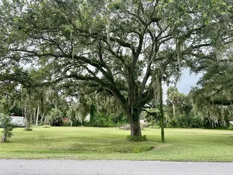 2070 SW 8th Street Okeechobee FL 34974