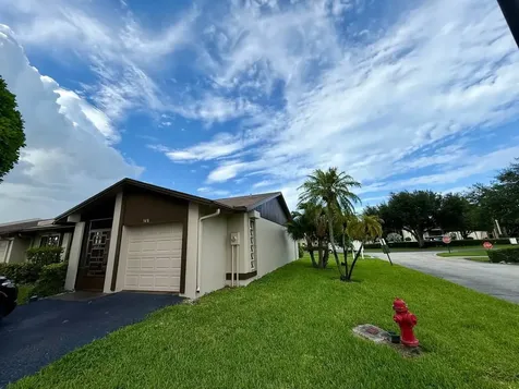 5496 Viburnum Circle Delray Beach FL 33484