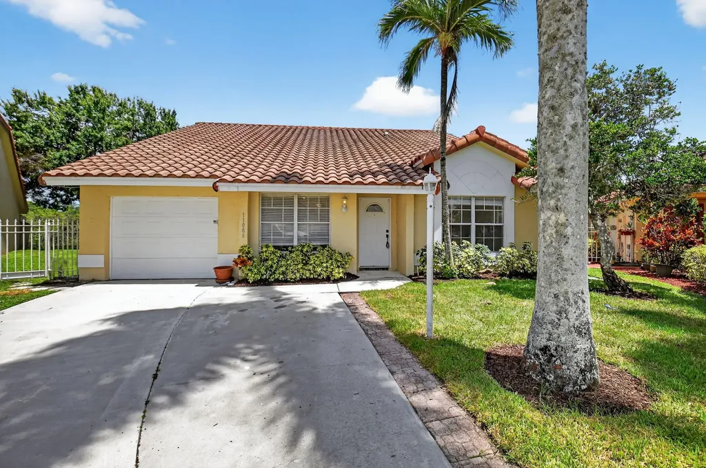 11086 Lakeaire Circle Boca Raton FL 33498