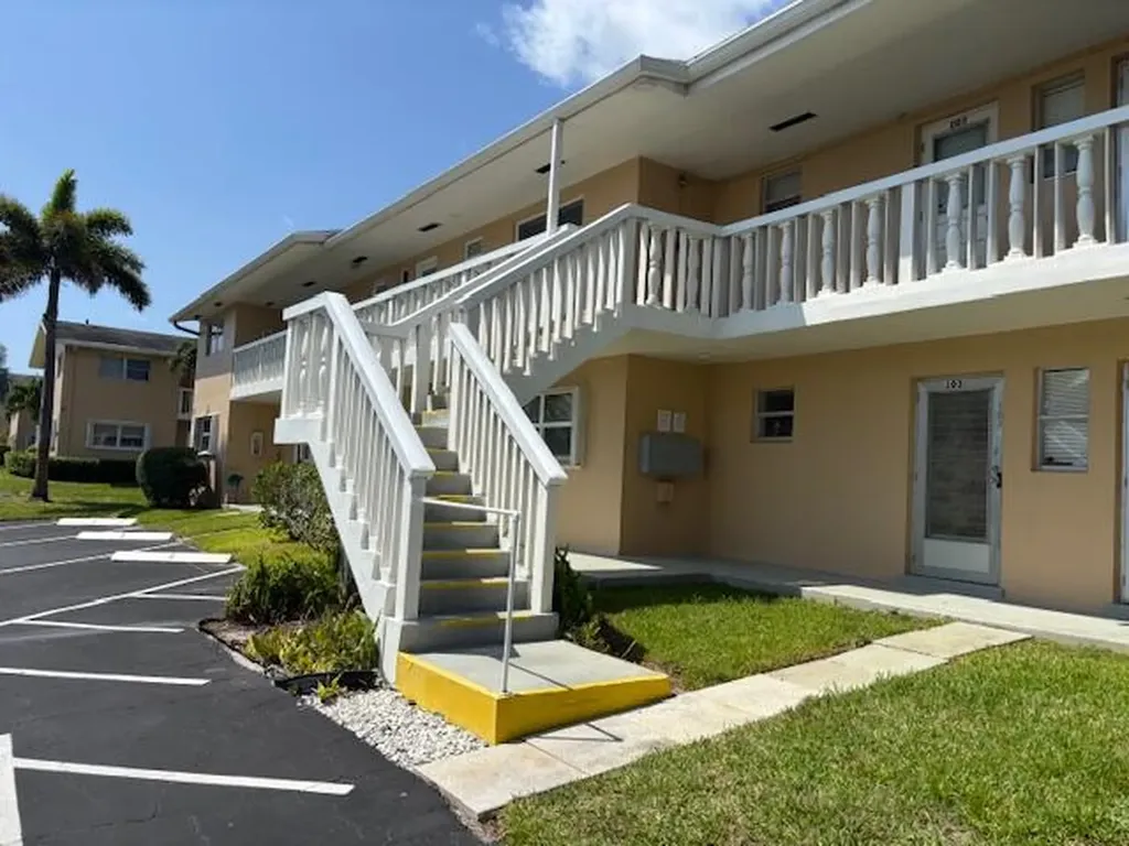 2161 NE 1st Court Boynton Beach FL 33435