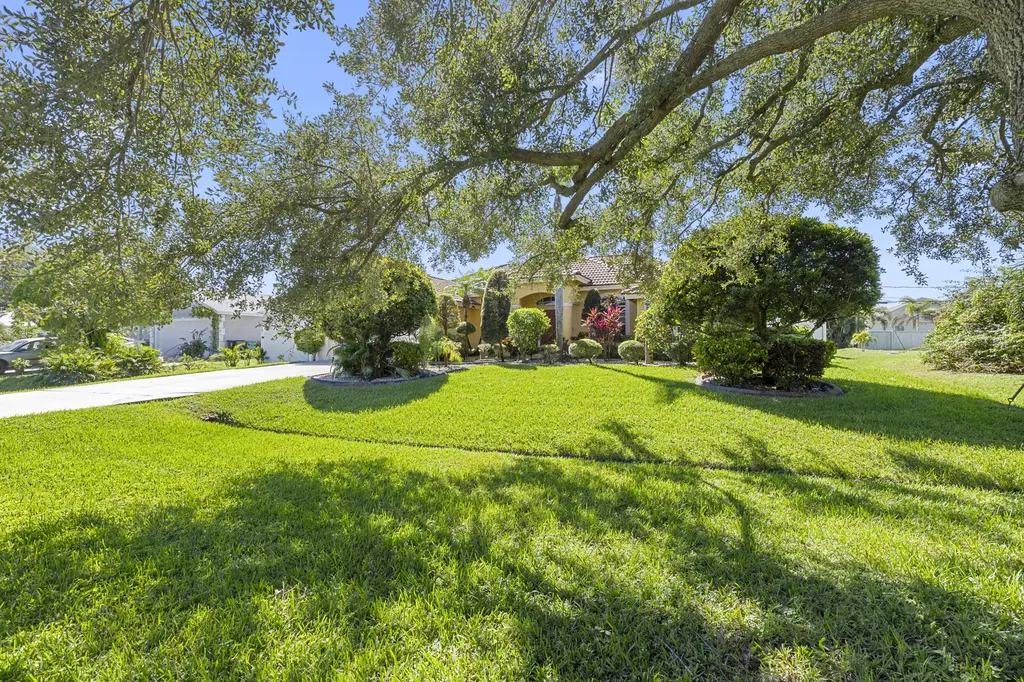 233 SW Tulip Boulevard Port St Lucie FL 34953