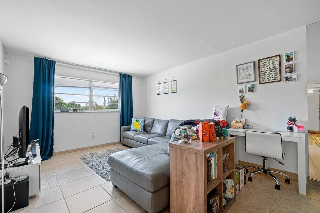 600 SW 2nd 2390 Avenue Boca Raton FL 33432
