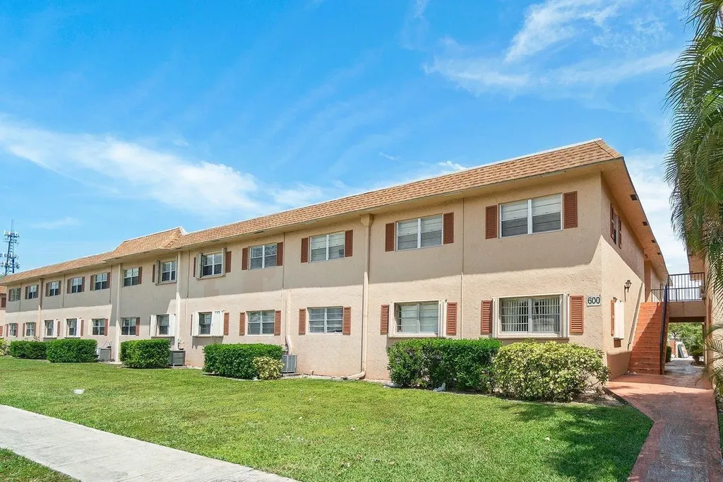 600 SW 2nd 2390 Avenue Boca Raton FL 33432