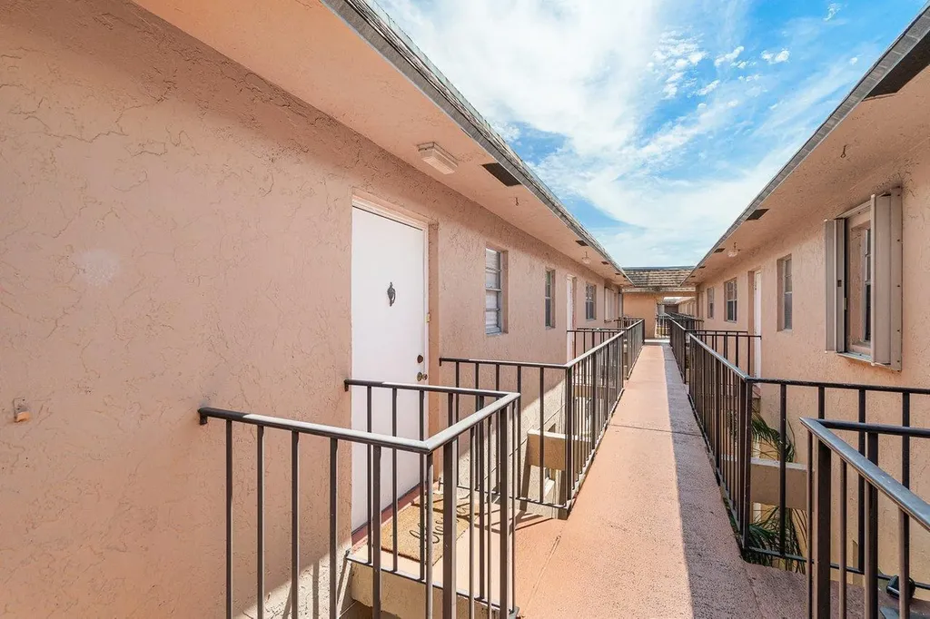 600 SW 2nd 2390 Avenue Boca Raton FL 33432