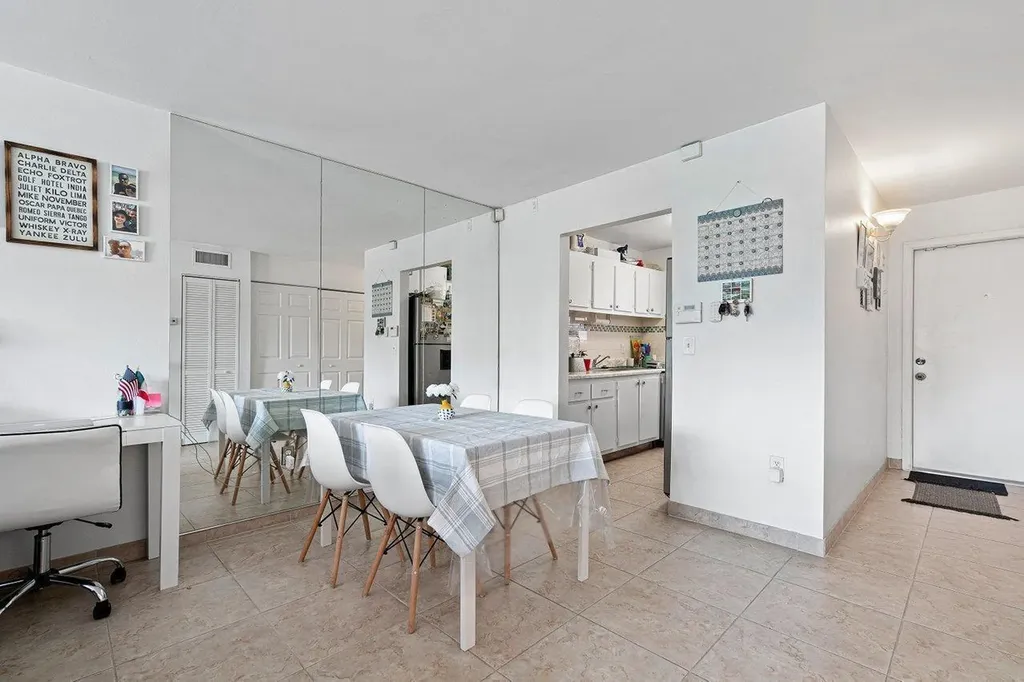 600 SW 2nd 2390 Avenue Boca Raton FL 33432